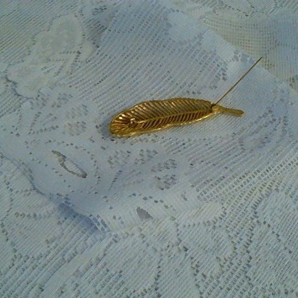 Women's Gold Feather Brooch - Picture 2 of 3